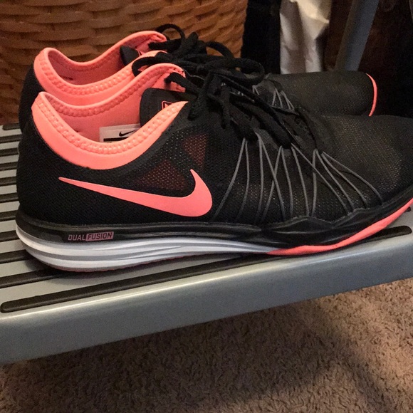 nike dual fusion hit training shoes